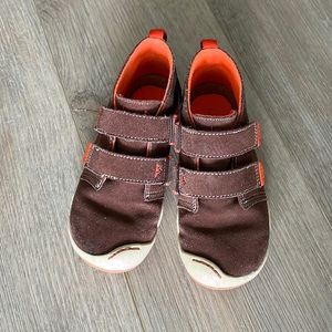 Plae Lou in Chestnut Brown
